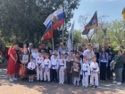 Зимовниковские рукопашники возложили цветы и спели «День Победы» у Вечного огня