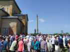 Десятки паломников пришли помолиться в знаменитый храм на окраине Цимлянского района