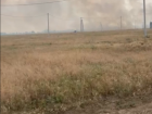 «Я там чуть не задохнулся!»: огонь на полях вдоль Ростовского шоссе перекинулся на дома многодетных семей 