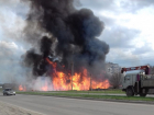 Крупный ландшафтный пожар начался в двух местах на Прибрежной в Волгодонске