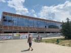 Строящийся торговый центр в новой части Волгодонска частично застеклили