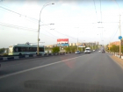 Свернувший с путепровода на улицу Малую Морскую троллейбус рассмешил волгодонцев и попал на видео