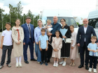 Девять семей получили микроавтобусы в Волгодонске в День многодетных семей