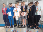 35 медалей на личных дистанциях и 7 медалей в эстафетах: как выступили волгодонские пловцы на областных соревнованиях