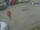 В Волгодонске парковка у мусорных баков закончилась «сюрпризом» на капоте
