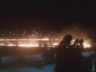 «Как кадры из фильма-катастрофы»: загорелось поле в квартале В-9