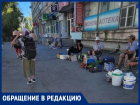 «Их с каждым днем все больше!»: стихийный рынок под окнами дома Морская, 64 разрастается  с новой силой