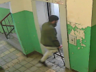 Полиция задержала обокравшего 12-летнюю девочку в Волгодонске одноногого мужчину 