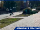 Наглые самокатчики терроризируют горожан в парке «Победы» 