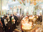 Сотни волгодонцев посетили Божественную литургию в Рождественскую ночь