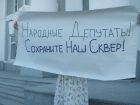 «Народные депутаты, сохраните наш сквер!»: в Волгодонске прошел одиночный пикет в поддержку липовой рощи на Ленина