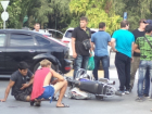 В Волгодонске при въезде на вокзал внедорожник сбил мотоциклиста