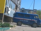 Швыряющих посылки работников «Почты России» снял на видео шокированный волгодонец 