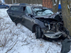 Не справилась с управлением: автомобиль влетел в дерево в Цимлянске 