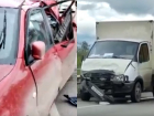 Иномарку сплющило после столкновения с грузовиком на Соленовском мосту