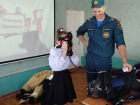 Волгодонским школьникам рассказали о пожарной безопасности и дали примерить боевую одежду