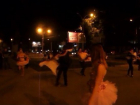 Волгодонцы устроили флешмоб в центре Волгодонска, чтобы поздравить подругу с Днем Рождения