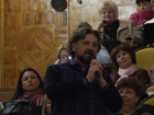 Артист ВМДТ посетовал властям на отсутствие туалетов и капремонта