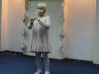 Дочь звезды сериала «Воронины» сыграла на флейте для воспитанников интерната VI вида 