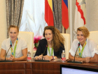 В Волгодонске олимпийских ватерполисток встретили денежными премиями