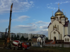 В Волгодонске забивают сваи под колокольню на «поле дураков»