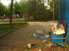 Подозрительные мешки лежат рядом с детской площадкой в Волгодонске, - читатель