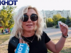 Цвета знаю, а как расположены нет, - волгодонцы попытались вспомнить порядок российского флага