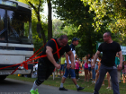 В Волгодонске силачи тащили автобус с пассажирами