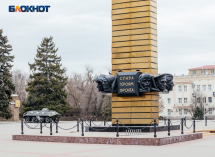 Едва не упал от ветра и три раза поменял внешний вид: чем примечателен обелиск Победы в Волгодонске
