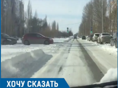 «Товарищи, ну это полный «звездец»: Молодая автомобилистка охарактеризовала состояние дорог в Волгодонске 