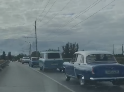 Ретро-парад: колонна раритетных автомобилей шествует по дорогам Волгодонска