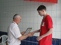 Волгодонец Константин Чочуа стал трехкратным победителем областных соревнований по плаванию 