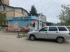 Подросток на велосипеде угодил под колеса автомобиля на Энтузиастов в Волгодонске 