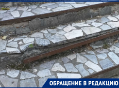 «Разрушенные ступени с торчащими уголками»: волгодончанка о состоянии лицея «Политэк»