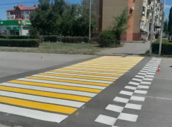 В приоритете — безопасность: в Волгодонске устанавливают новые «лежачие полицейские» и обновляют разметку