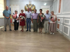 За сохранение семейных ценностей три семьи в Волгодонске получили памятные награды