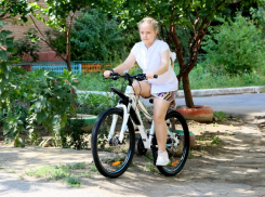После обращения к Владимиру Путину школьнице из Волгодонска подарили велосипед
