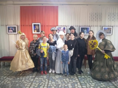 Волгодонским школьникам устроили экскурсию в театральное закулисье