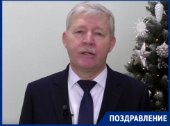 Глава администрации Сергей Макаров поздравил волгодонцев с Новым годом