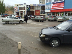 В Волгодонске две «десятки» столкнулись возле «Русского стиля»