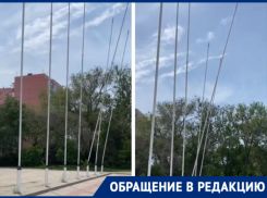 «Администрация, ау!»: волгодонцы просят убрать опасные флагштоки на площади Победы