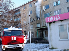 Крупный пожар произошел в бывшем общежитии химзавода на Ленина
