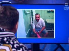 Волгодонец с селфи-палкой на унитазе засветился в популярном Интернет-шоу «Ночной контакт»