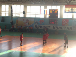 В Волгодонске стартовал рождественский турнир по мини-футболу