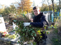 Активисты привели в порядок захоронения ветеранов Великой Отечественной войны