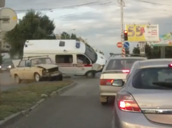 Скончался пациент скорой помощи, попавшей в ДТП на перекрестке Весенней и путепровода в Волгодонске