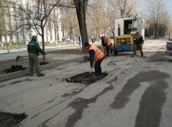 С начала года на 27 дорогах Волгодонска выполнили ямочные ремонты 