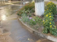 Улица Ленина продолжает уходить под воду из-за многочисленных порывов на водоводе