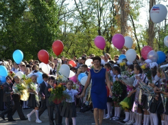 На утренних линейках 1 сентября волгодонские школьники смогут обойтись без зонтов