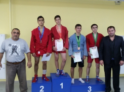 Россыпь наград получили самбисты Волгодонска на двух областных соревнованиях